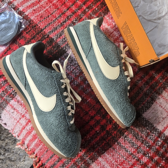 Nike Cortez Vintage Suede in Green and White - Picture 5 of 9